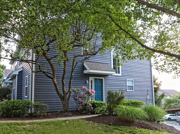 102 Whistling Swan Ln, Downingtown, PA 19335