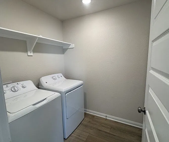 1340 Kingsgate Dr — Photo 5