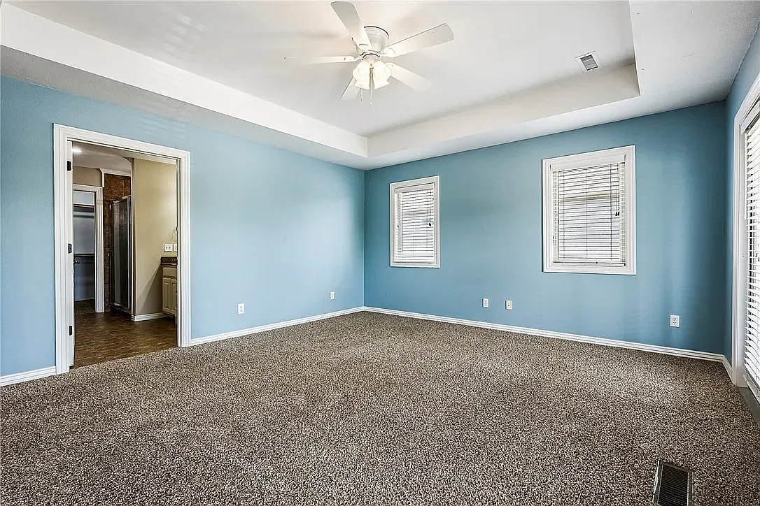 3 bed, 1987 sqft, $3,500 — Photo 3