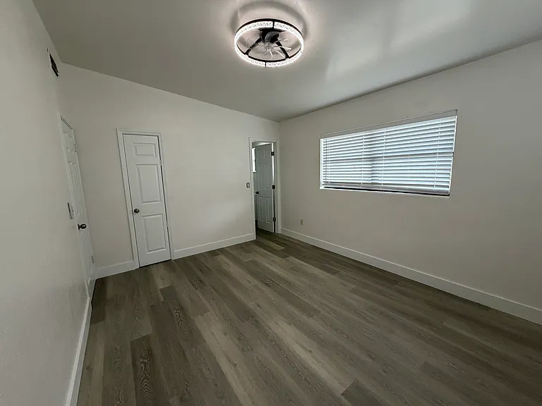 2500 Myrtle Ave — Photo 24