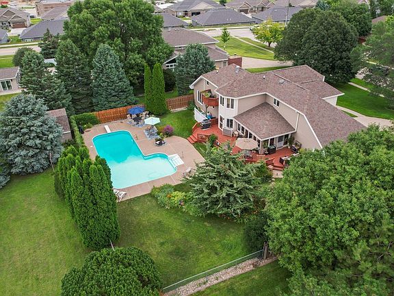 3rd image of 3703 Woodbine Rd