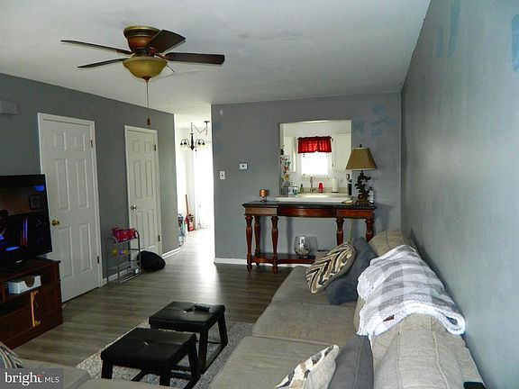 5th image of 1033 Hillsboro Ct