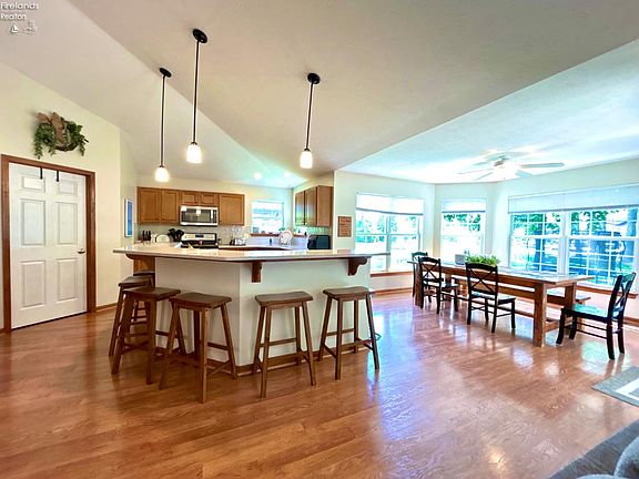 5th image of 1052 Arrowhead Dr