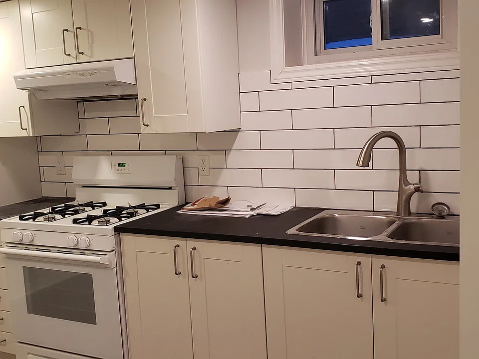 Another photo of the kitchen.