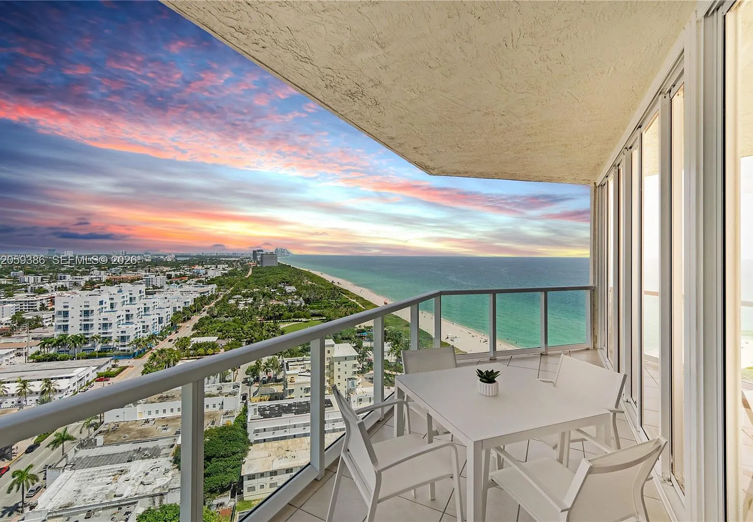 St Tropez Ocean Condo — Photo 2