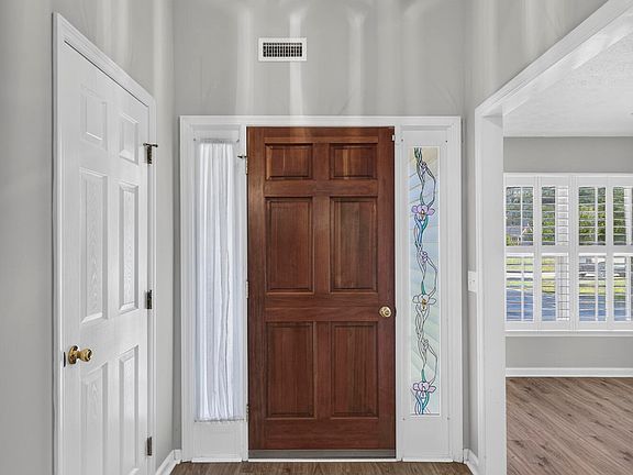 3rd image of 322 Oakland Drive