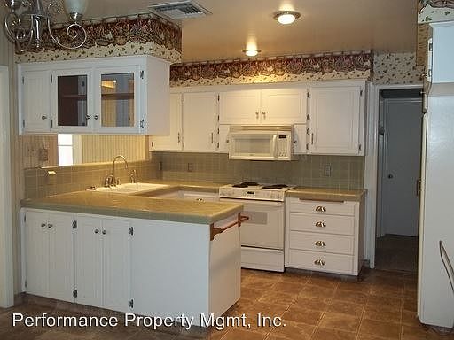 2nd image of 1535 W Sussex Way
