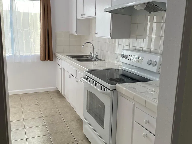 909 E Maple St #5 — Photo 11
