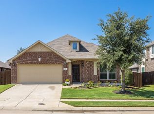 908 Longhorn Dr, Aubrey, TX 76227