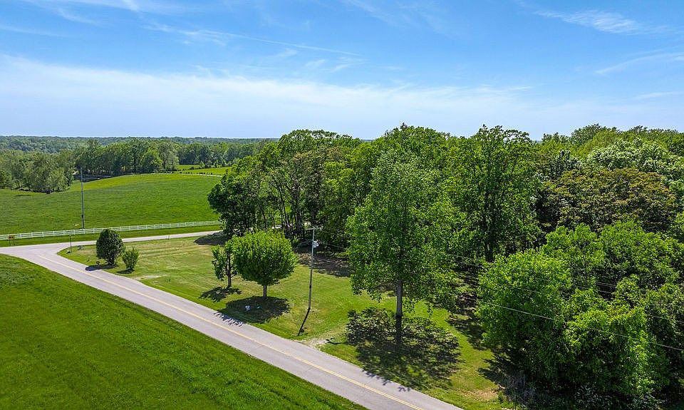 1st image of 105 Riggs Rd