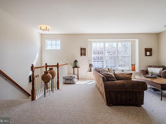 4th image of 216 Yorktown Ct