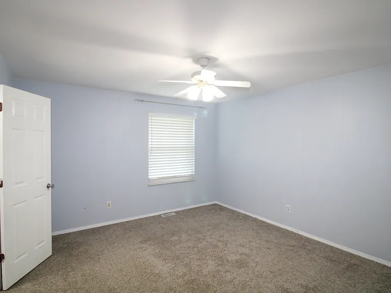 912 Oakwood Farms Ln — Photo 21