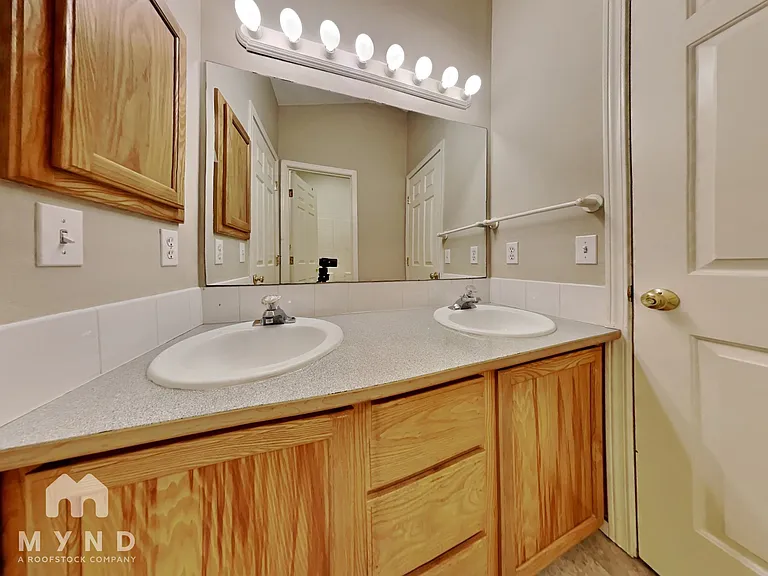 323 NW 103rd St — Photo 14