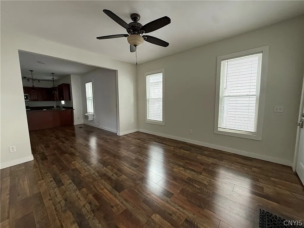 4 bed, 2.5 bath, 1635 sqft, $2,600 — Photo 3