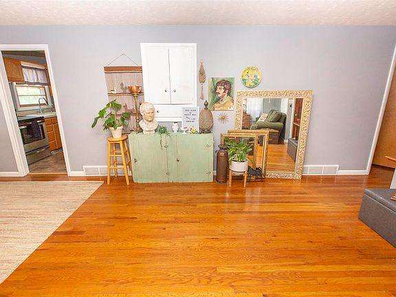 4th image of 909 Missouri Ave