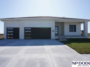 18516 Wirt St, Elkhorn, NE 68022