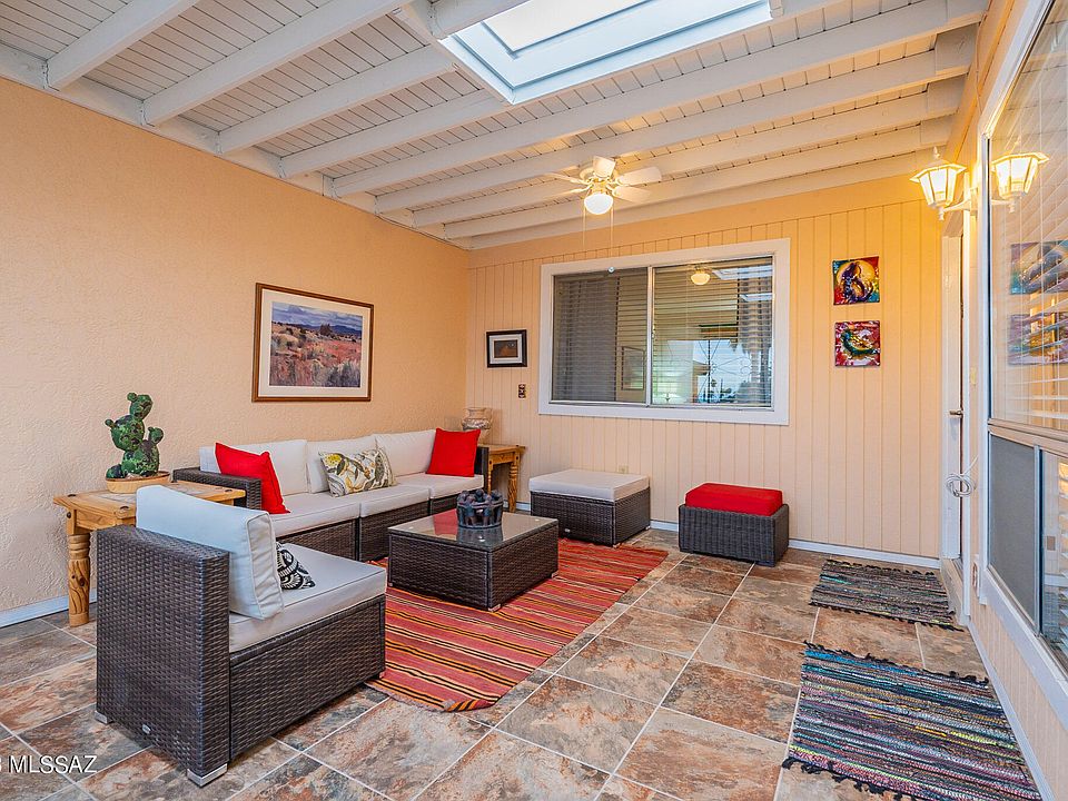 1st image of 515 W Calle De Oro