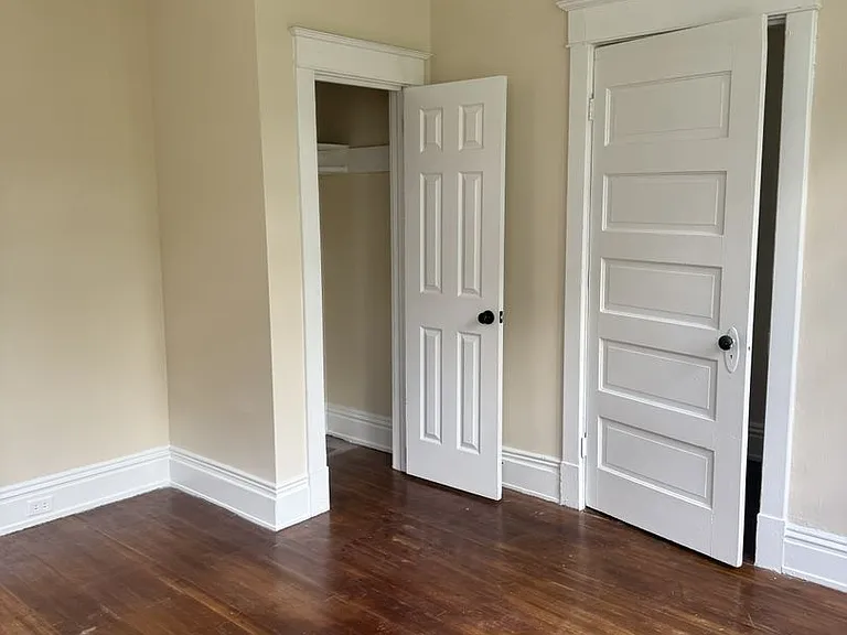 2422 Barton Ave — Photo 5