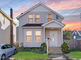 54 3rd St, Keyport, NJ 07735