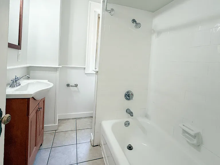 5754 Howe St — Photo 31