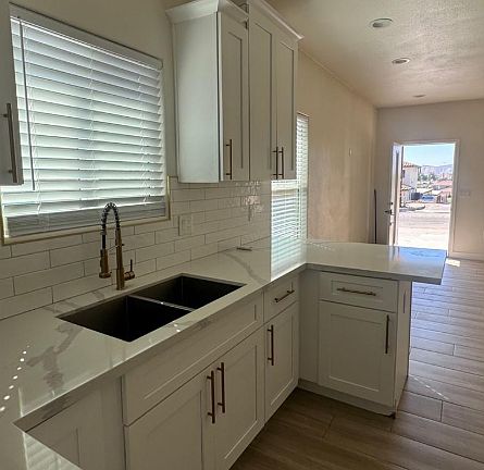 4th image of 1410 Yucca Dr #2