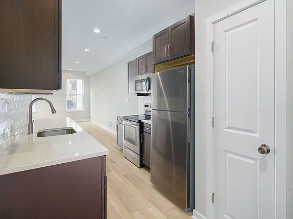 5th image of 1520 Catharine St #1R
