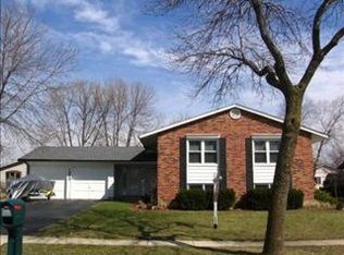 1570 Nevada Ln, Elk Grove Village, IL 60007