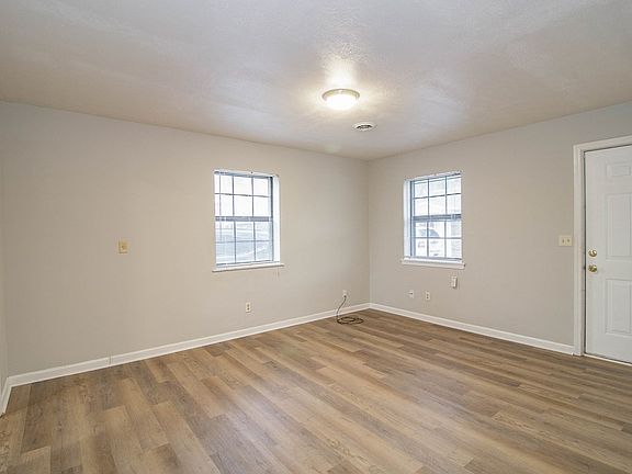 5th image of 404 Thompsonville Ln APT 23
