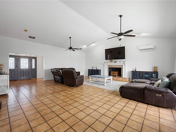 4th image of 214 Bayview Dr