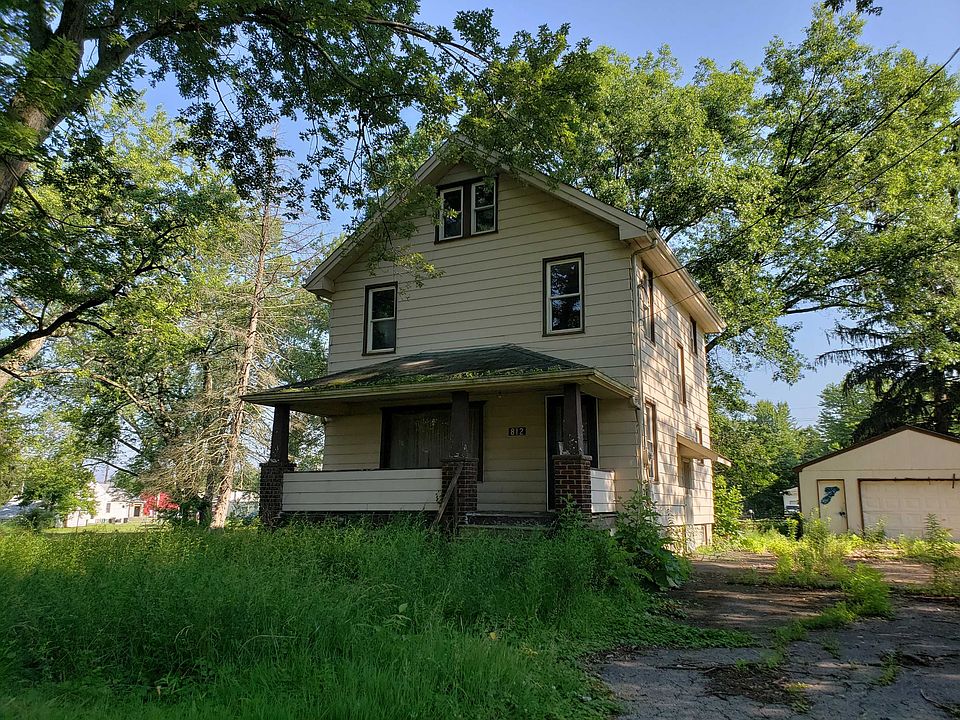 2nd image of 812 Shady Ave NW