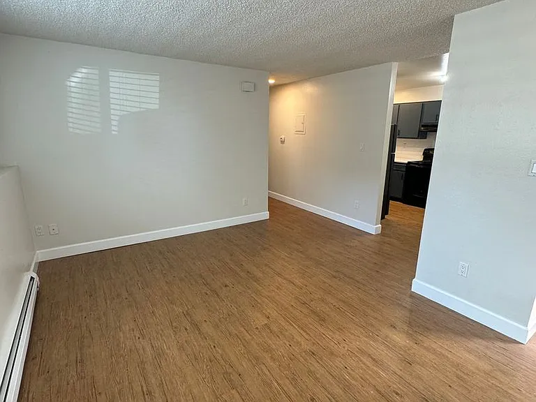 Cottonwood Creek Apartments — Photo 8