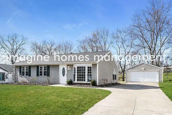 3 bed, 1.0 bath, 1127 sqft, $2,050 — Photo 2