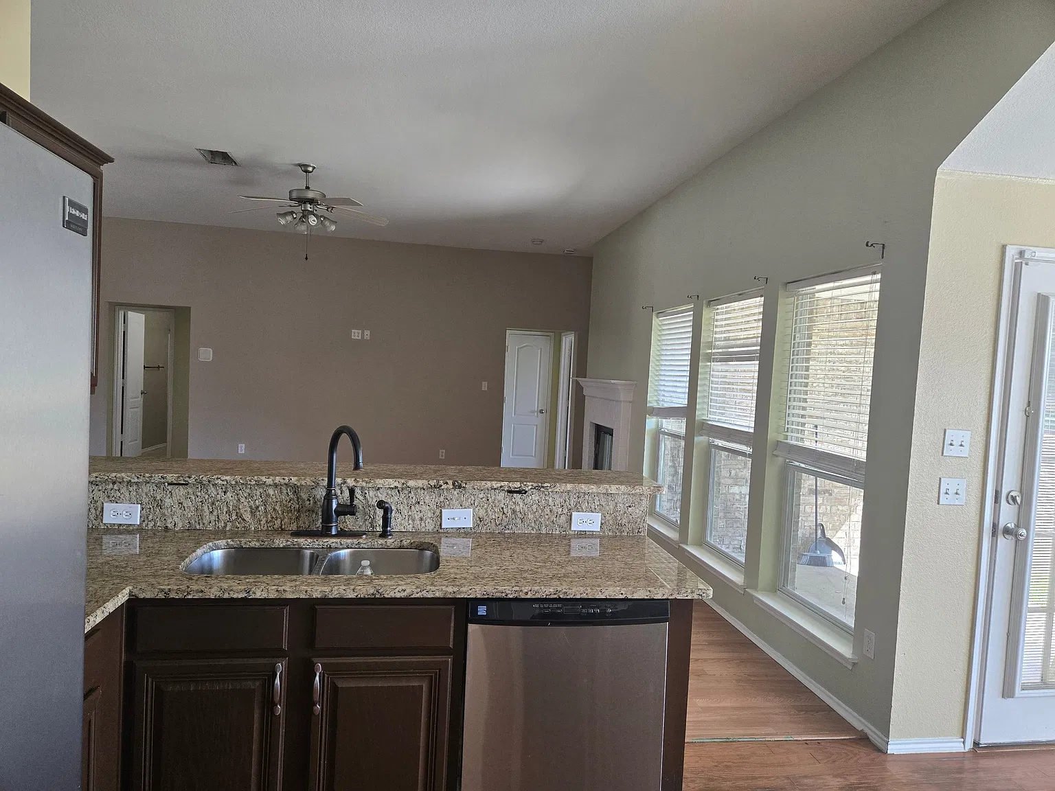 Spacious Rental Home at 1 Bahama Ct, Mansfield, TX - $2800/mo, Available 10/22 — Photo 3
