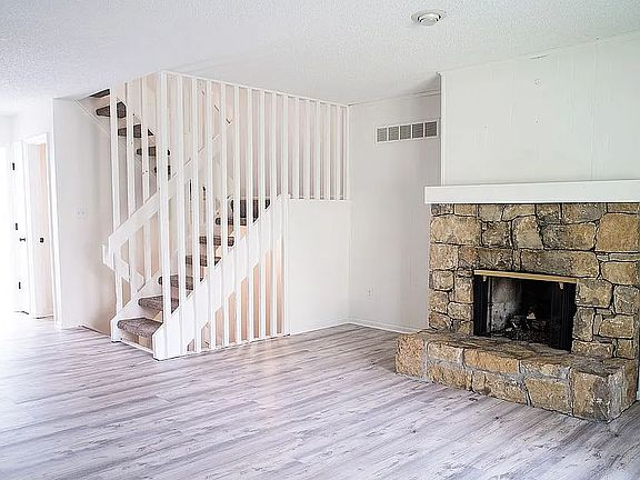 2nd image of 5571 Santa Fe Dr