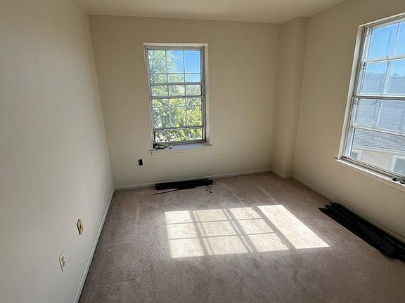 4th image of 3718 4th St SE