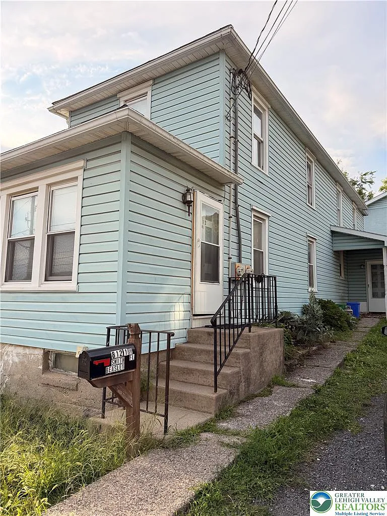 2 bed, 700 sqft, $1,250 — Photo 1