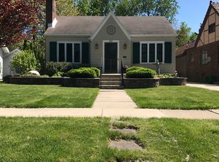 2017 E Taylor St, Bloomington, IL 61701