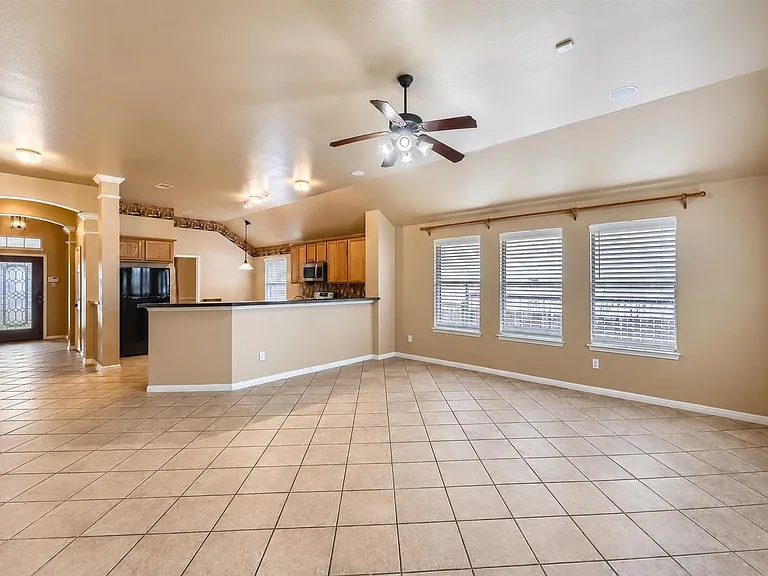 1402 Weatherford Dr — Photo 4