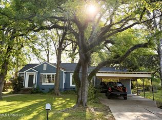 811 Oakwood Dr, Clinton, MS 39056