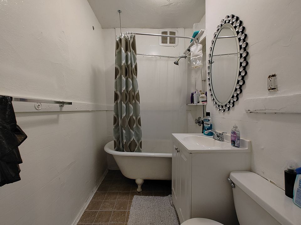 1st image of 437 Park Dr #11