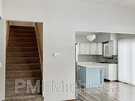 4th image of 19901 Oakdale Ave