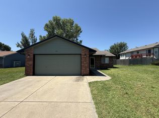 757 E Plantation Rd, Maize, KS 67101