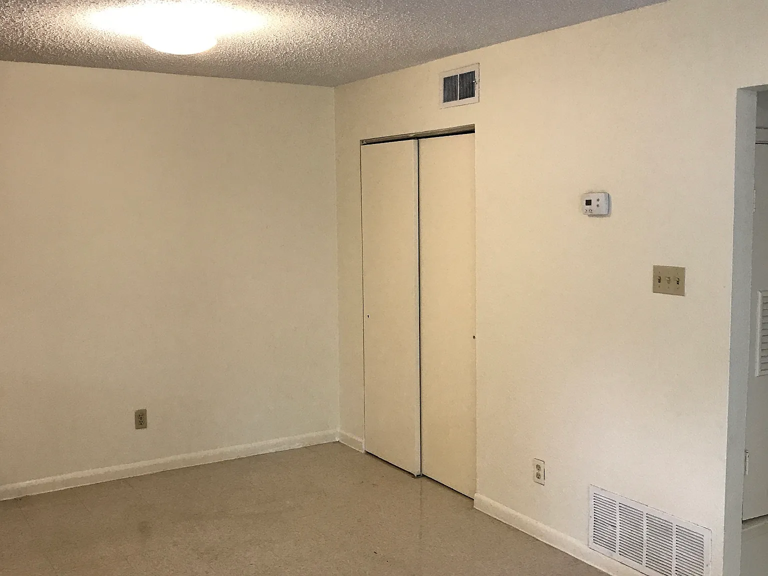 Sutton - 701 — Photo 4