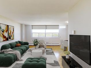 111 Inverlochy Blvd #1102, Markham, ON L3T 3R7