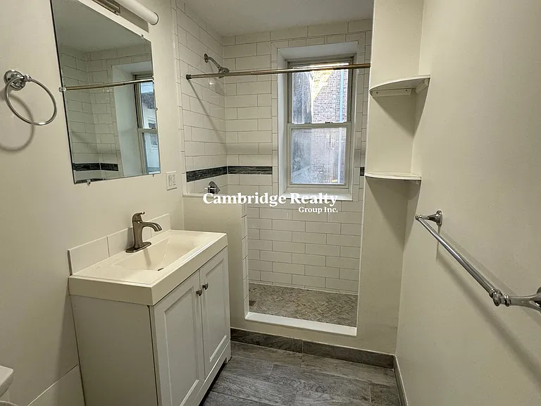 8 Farrington Ave #4T — Photo 18
