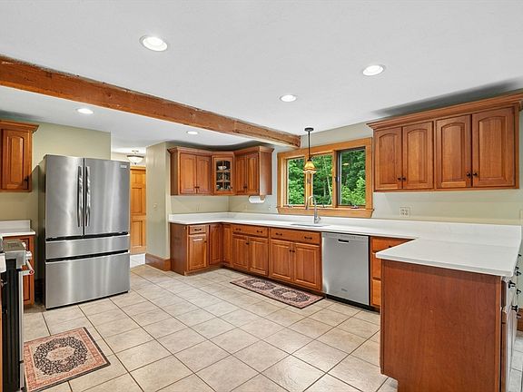 3rd image of 10 Sadler Rd