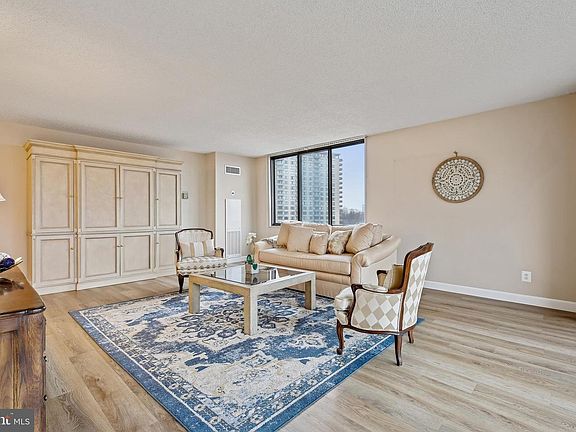 3rd image of 5225 Pooks Hill Rd APT 629S