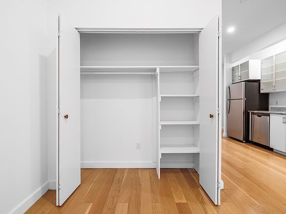 5th image of 37 Wall St APT 23T