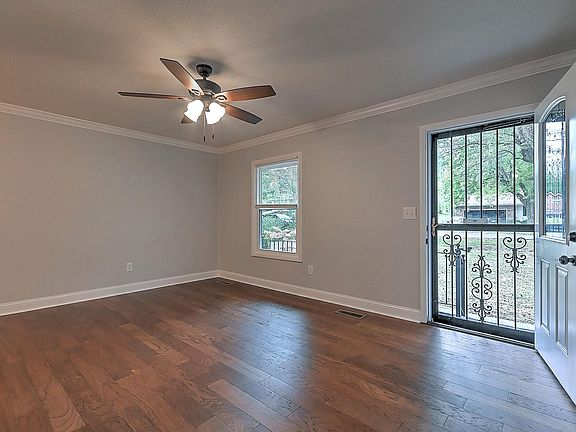 4th image of 2708 Schumway Dr