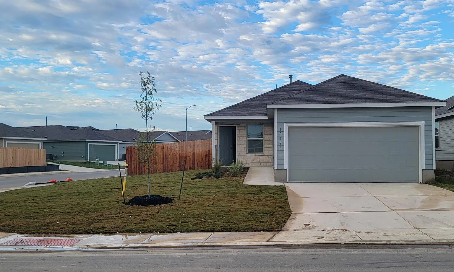 3 bed, 1266 sqft, $1,699 — Photo 1